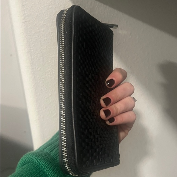 Tory Burch Black Woven Wallet - Picture 8 of 8